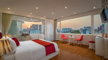 Royal Panorama Suite City View | Memory foam beds, minibar, in-room safe, blackout drapes