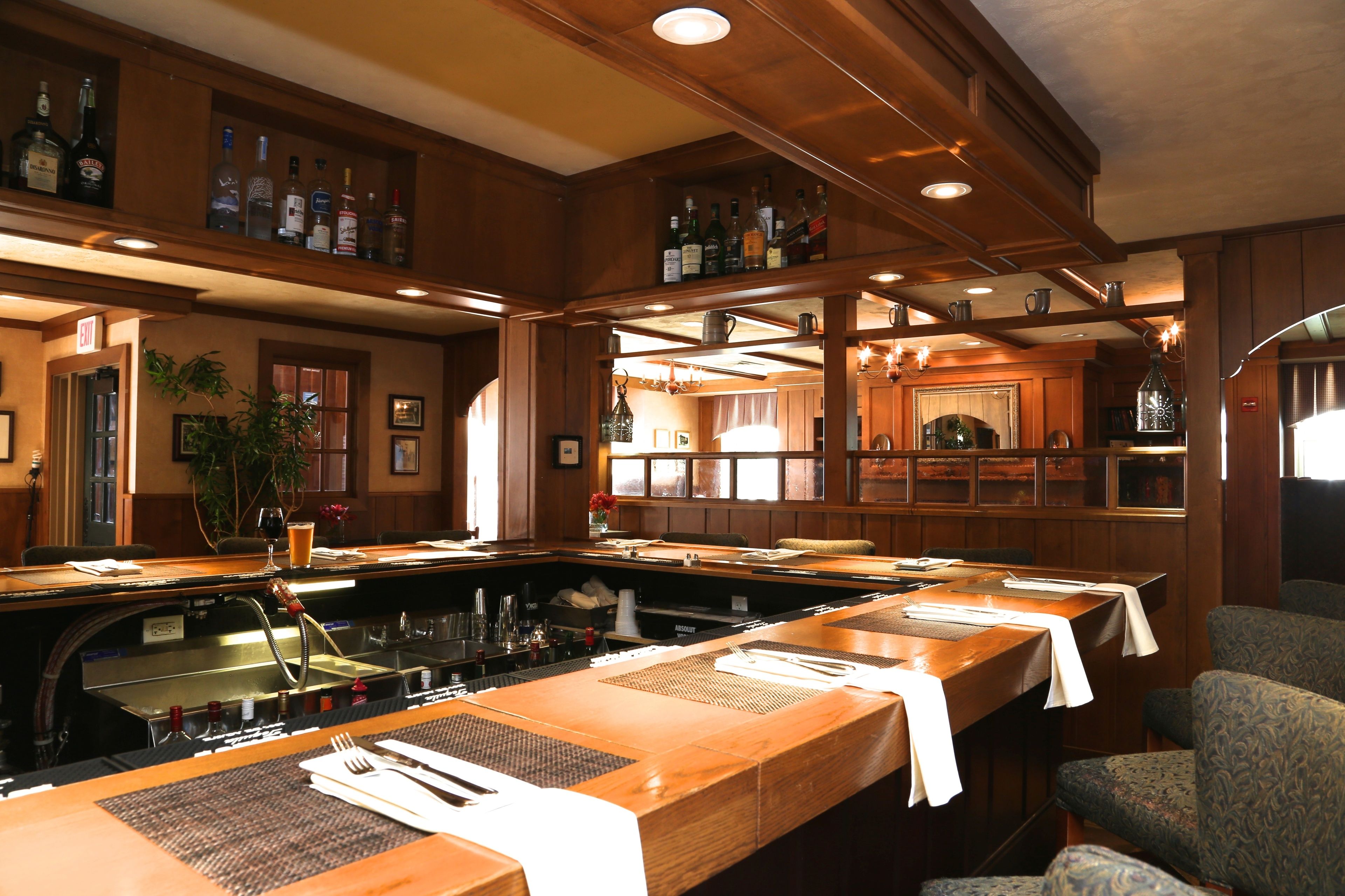 breakfast, lunch, dinner served; american cuisine