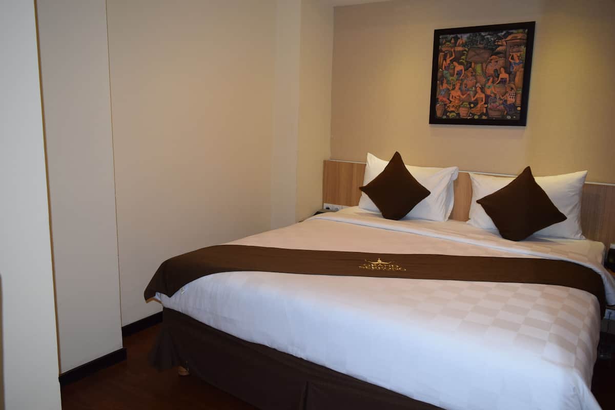 Family Room, 3 Bedrooms | In-room safe, desk, free WiFi, bed sheets