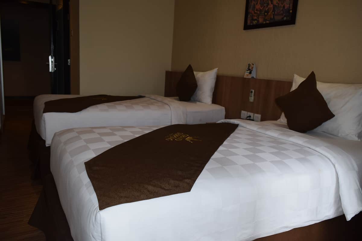 Superior Twin Room | In-room safe, desk, free WiFi, bed sheets