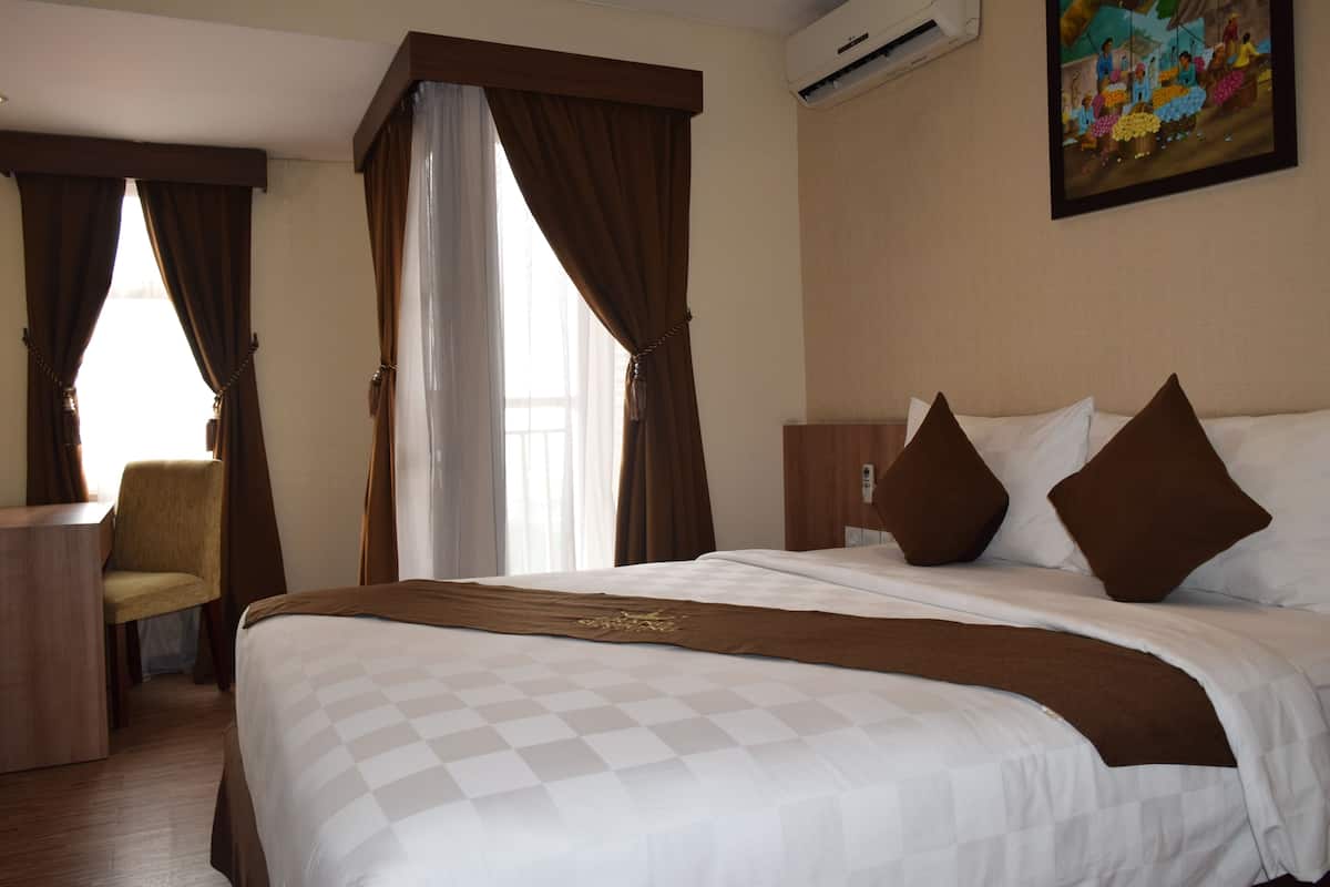 Superior Room, 1 Queen Bed | In-room safe, desk, free WiFi, bed sheets