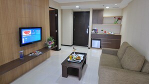 In-room safe, desk, WiFi (free), bed sheets - Horison Grand Serpong (Tangerang)