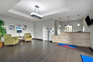 Lobby - Studio 6 Pleasanton, TX (Pleasanton)