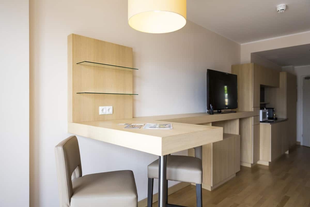 premium bedding, in-room safe, soundproofing, free cots/infant beds