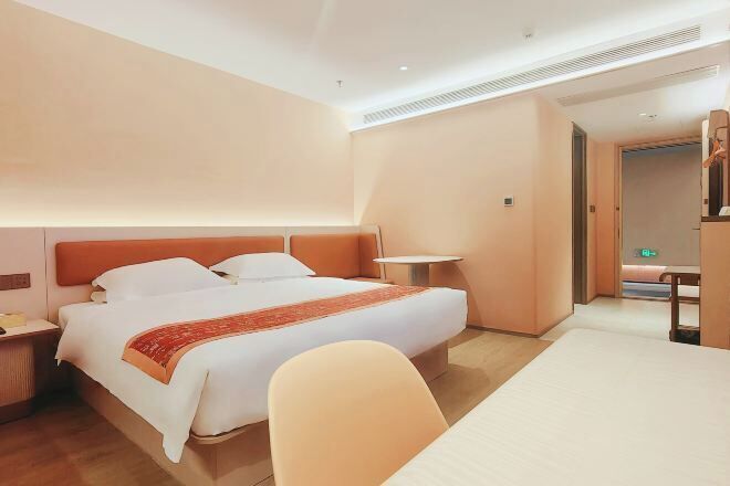 Minibar, coffres-forts dans les chambres, fer et planche à repasser