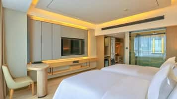 Minibar y caja de seguridad en la habitación