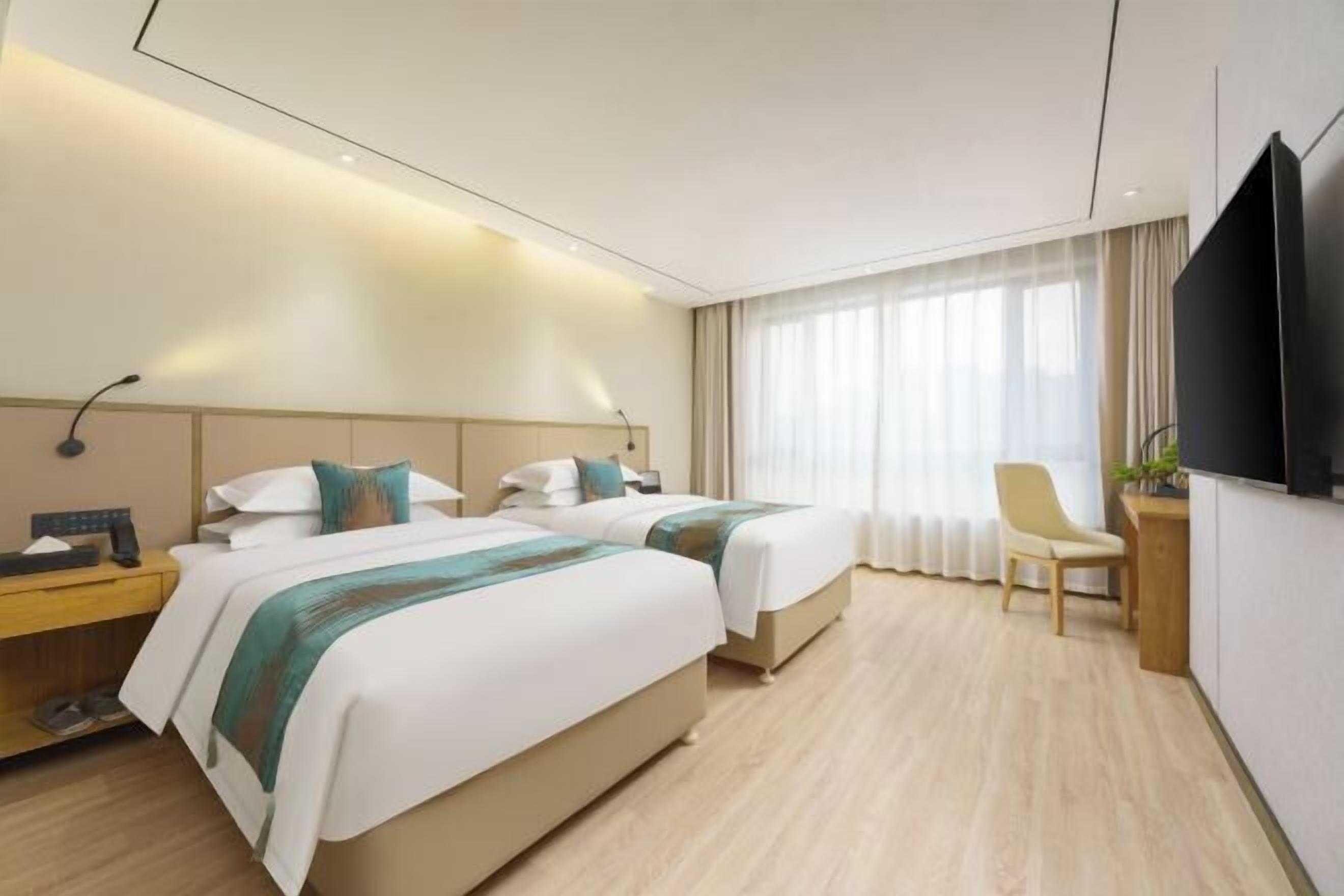 Minibar, in-room safe, iron/ironing board, Internet