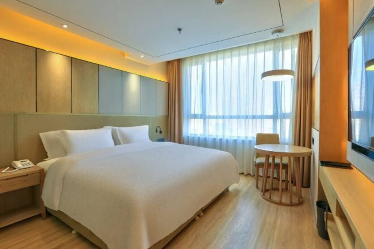 Minibar, in-room safe, iron/ironing board, Internet