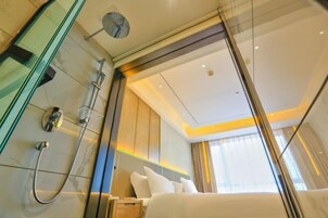 Minibar, in-room safe, iron/ironing board, Internet