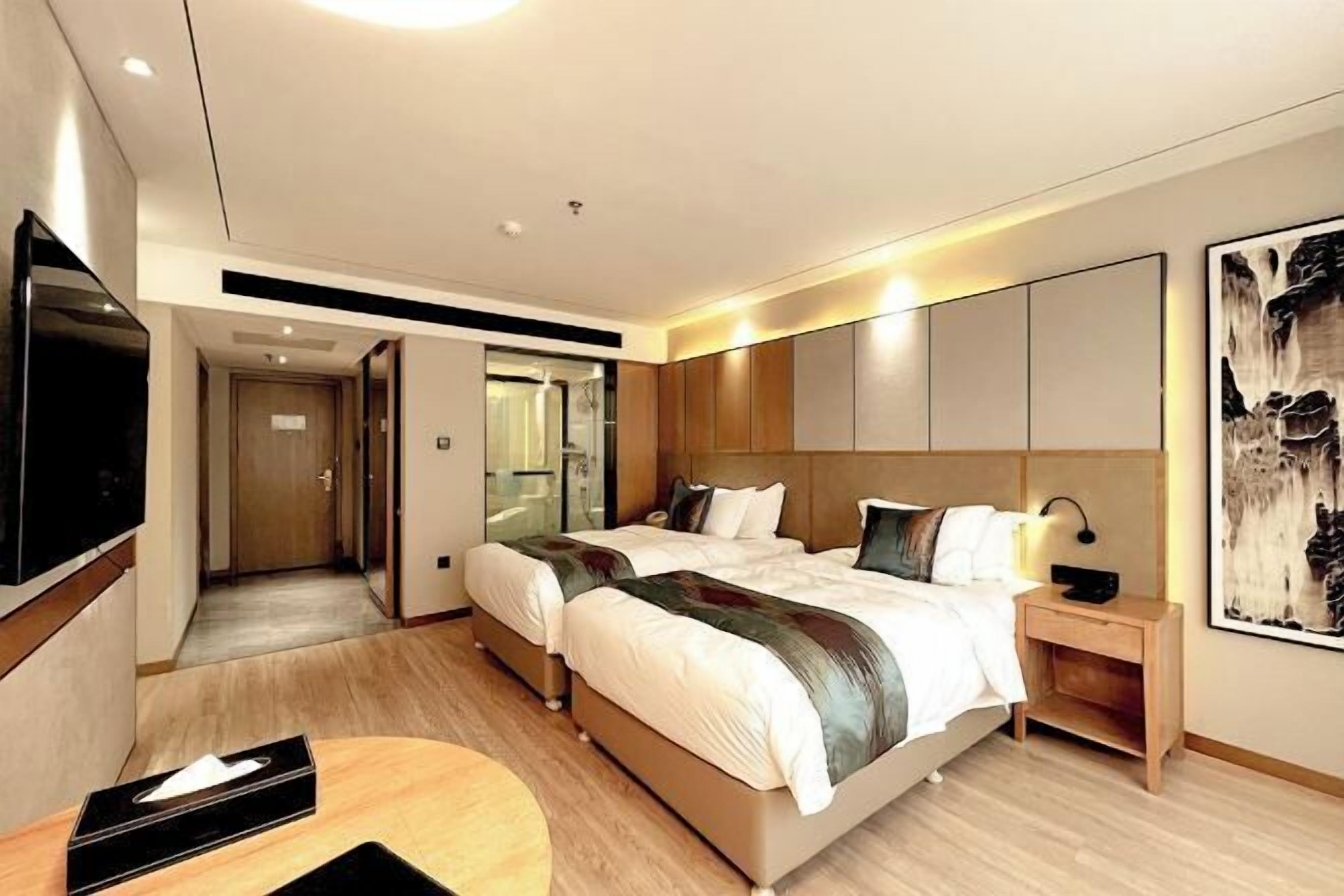 Minibar, in-room safe, iron/ironing board, Internet