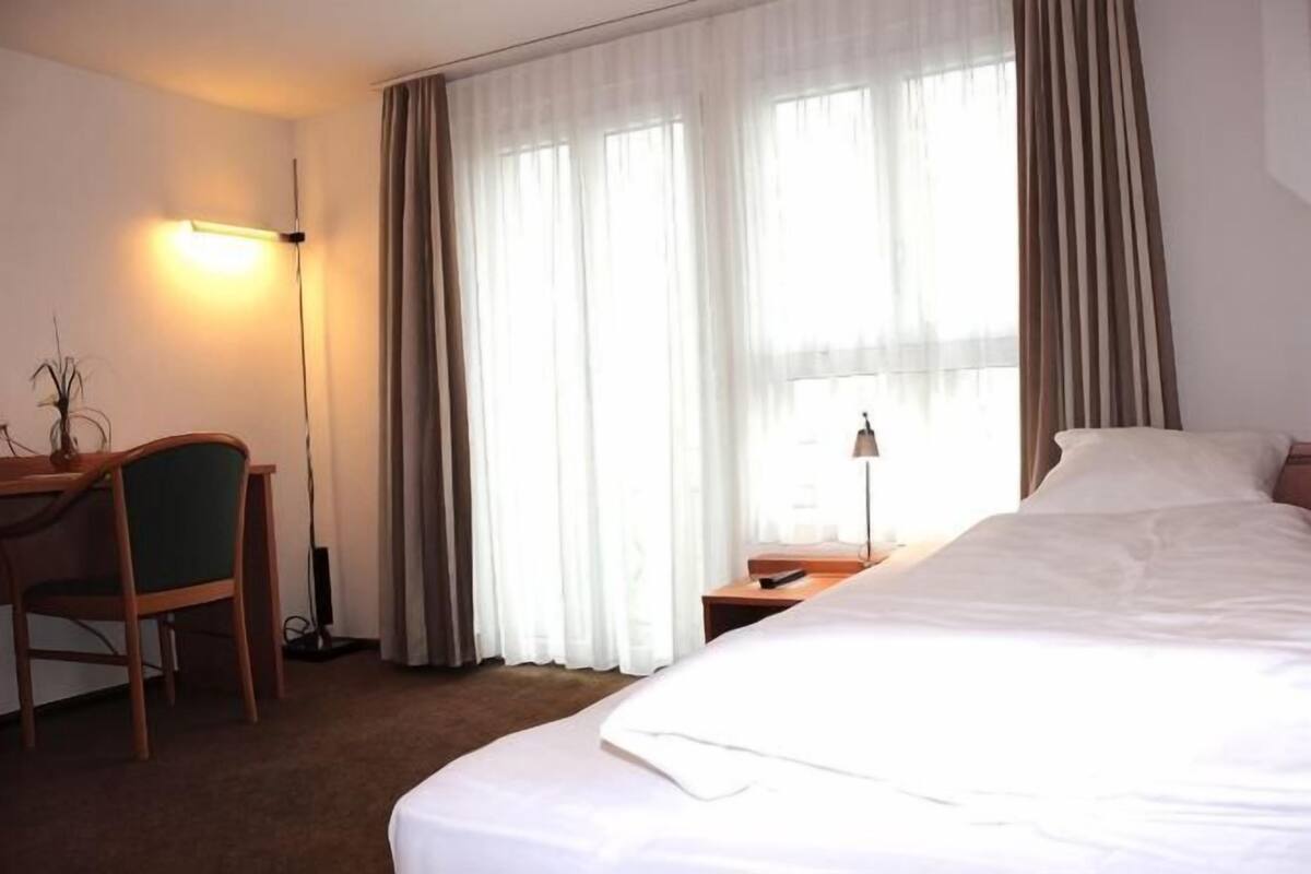 In-room safe, desk, blackout drapes, soundproofing