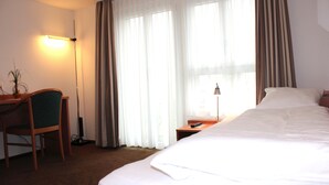 Single Room | In-room safe, desk, blackout curtains, soundproofing