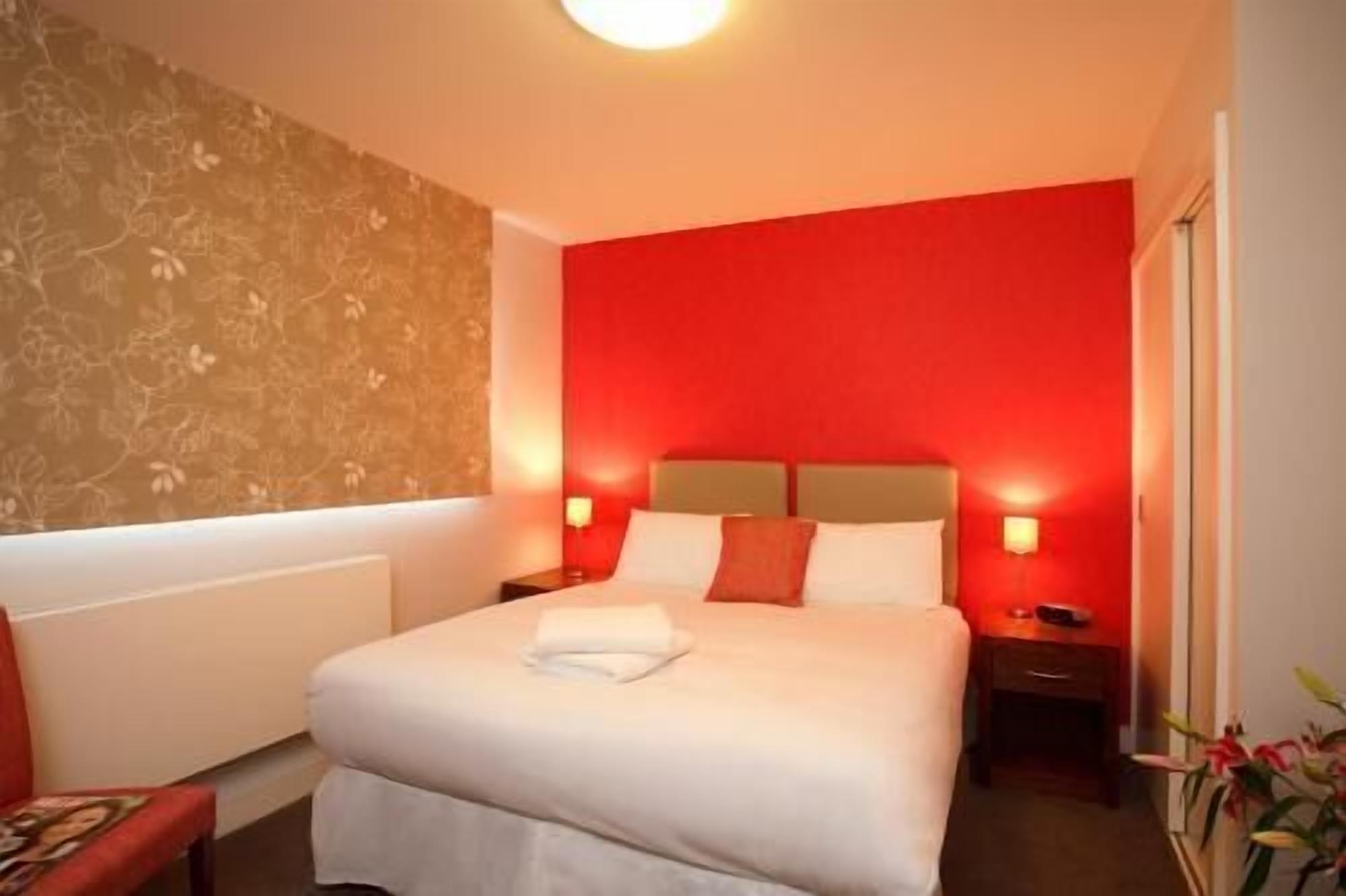 Roupas de cama premium, cofres nos quartos