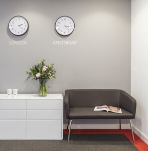 Lobby sitting area - SACO Holborn - Lamb's Conduit Street (London)