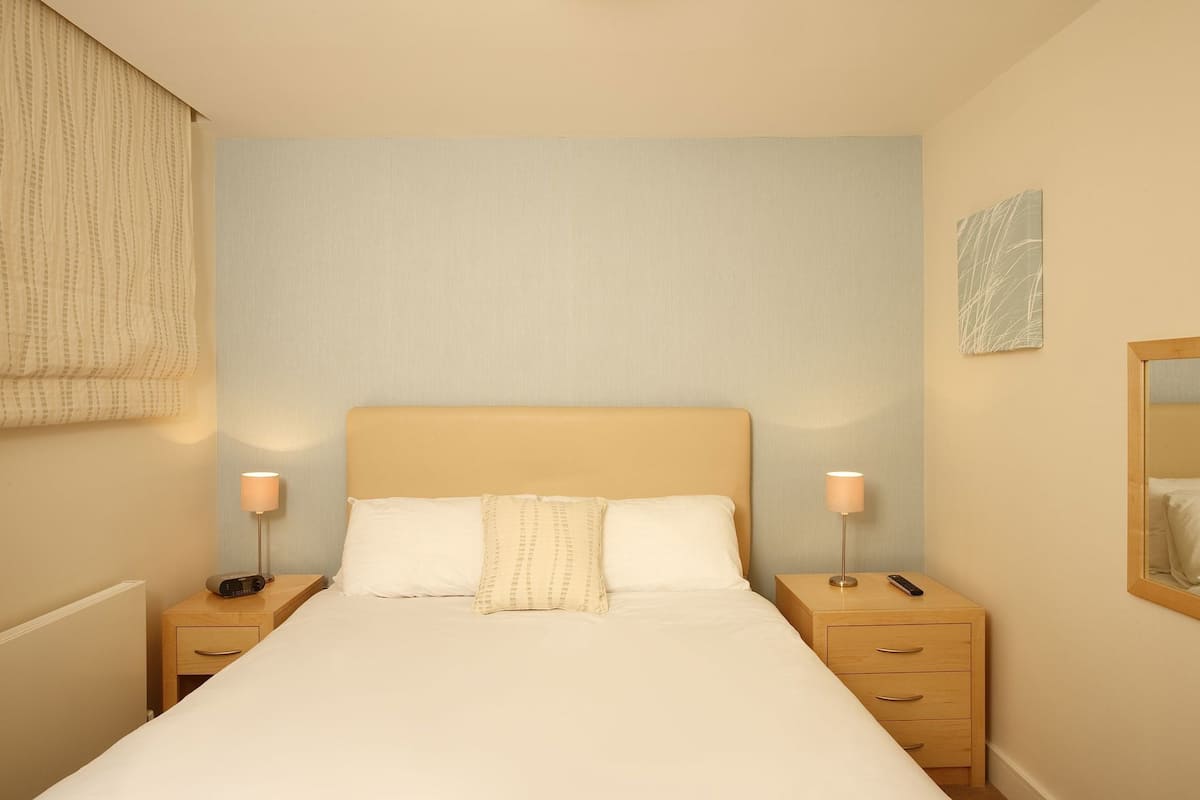 Premium bedding, in-room safe, iron/ironing board, free WiFi