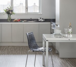 Club Apartment, 1 Bedroom | Living area | 32-inch flat-screen TV with cable channels, TV - SACO Holborn - Lamb's Conduit Street (London)