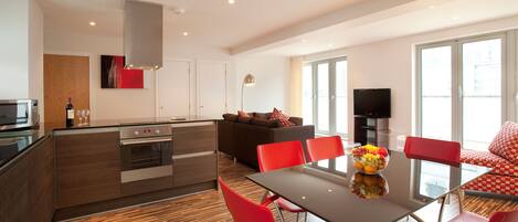 케이블 채널 시청이 가능한 32인치 평면 TV, TV