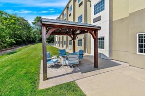 Pool - Quality Inn & Suites (Washington)