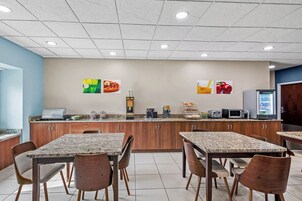 Free daily continental breakfast