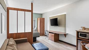 Desk, laptop workspace, iron/ironing board, free cots/infant beds