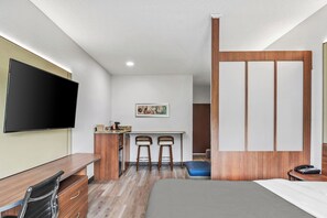 Suite, 1 King Bed with Sofa bed, Non Smoking | Living area | 32-inch flat-screen TV with cable channels, TV - Quality Inn & Suites (Washington)