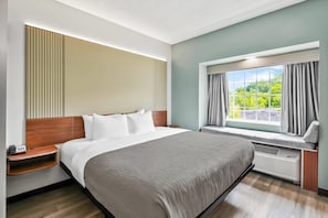 Suite, 1 Tempat Tidur King dengan tempat tidur Sofa, Bebas Asap Rokok | Meja kerja, ruang kerja ramah laptop, dan setrika/meja setrika