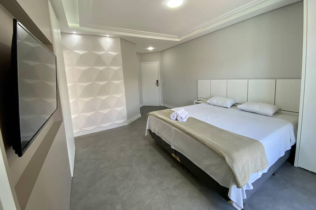 Doppia Deluxe | 1 camera, minibar, una cassaforte in camera, lenzuola