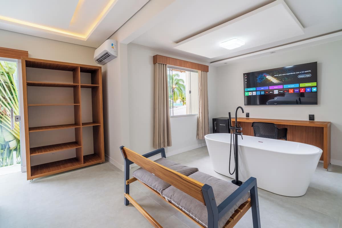 Premium Süit | 1 yatak odası, minibar, odada kasa, çarşaf takımı