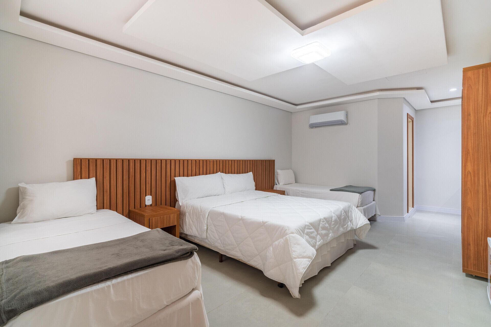 Minibar, in-room safe, bed sheets