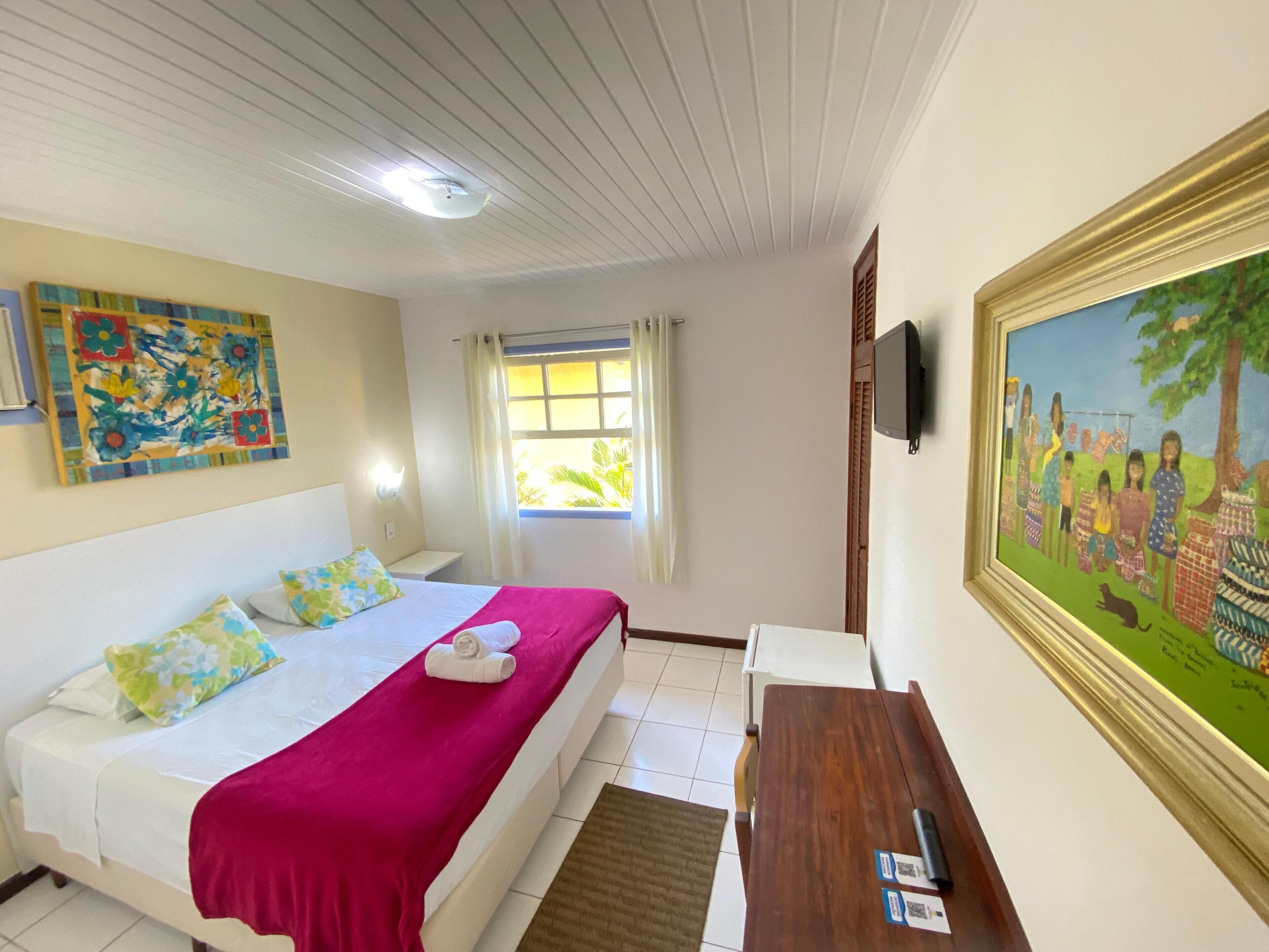 Minibar, in-room safe, bed sheets