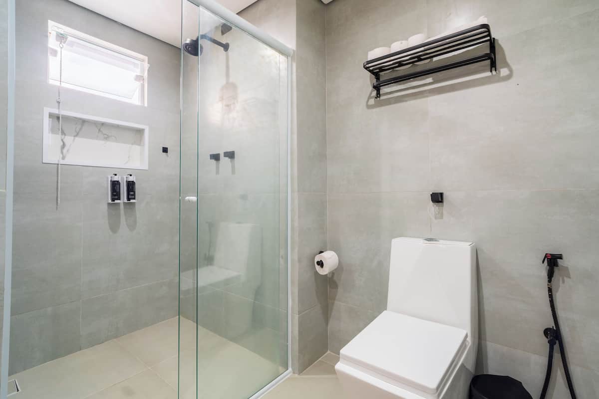 Süit, Küvet (Glamour) | Banyo | Duş, saç kurutma makinesi, havlu