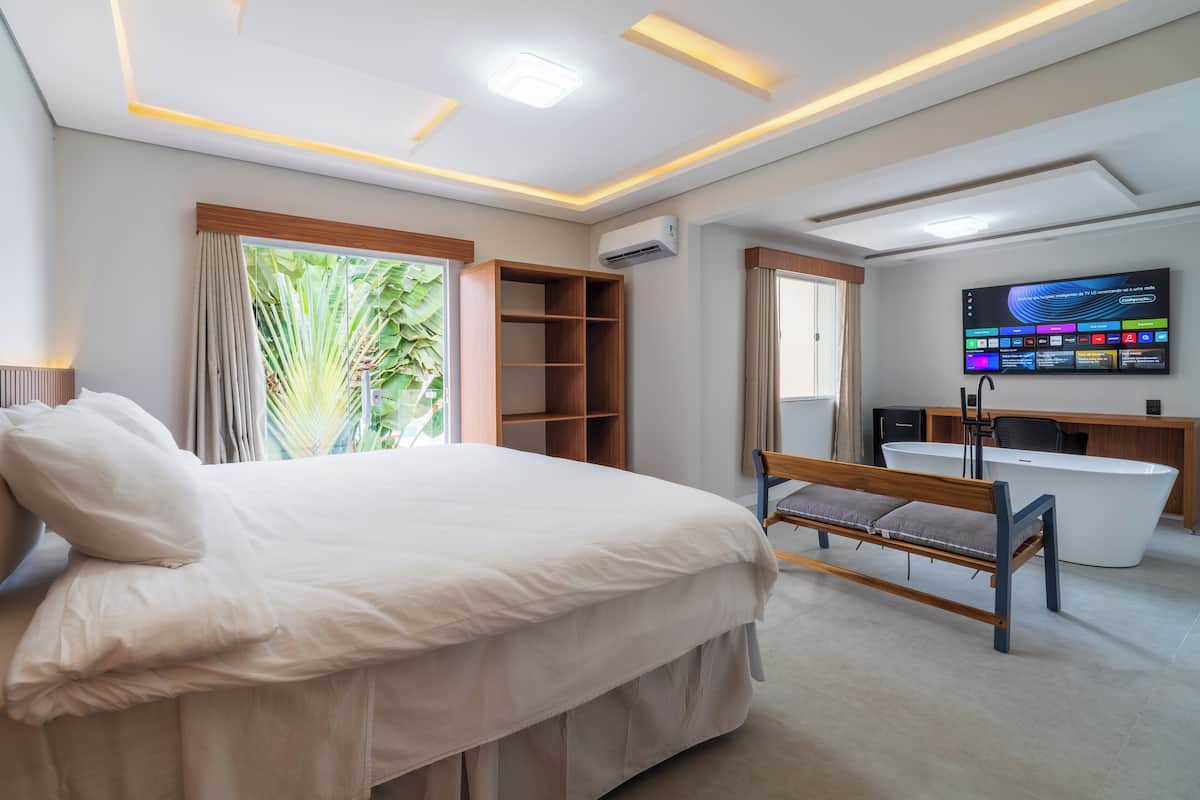 Suite Premium | 1 camera, minibar, una cassaforte in camera, lenzuola