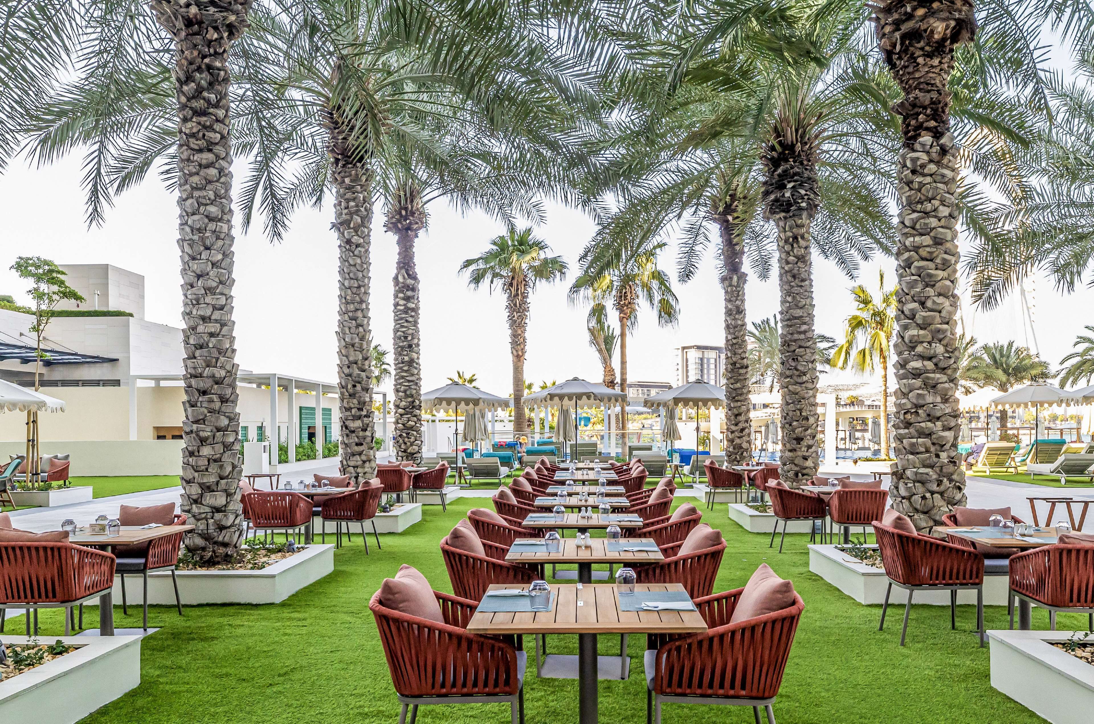 2 restaurants, breakfast, lunch, dinner served; international cuisine