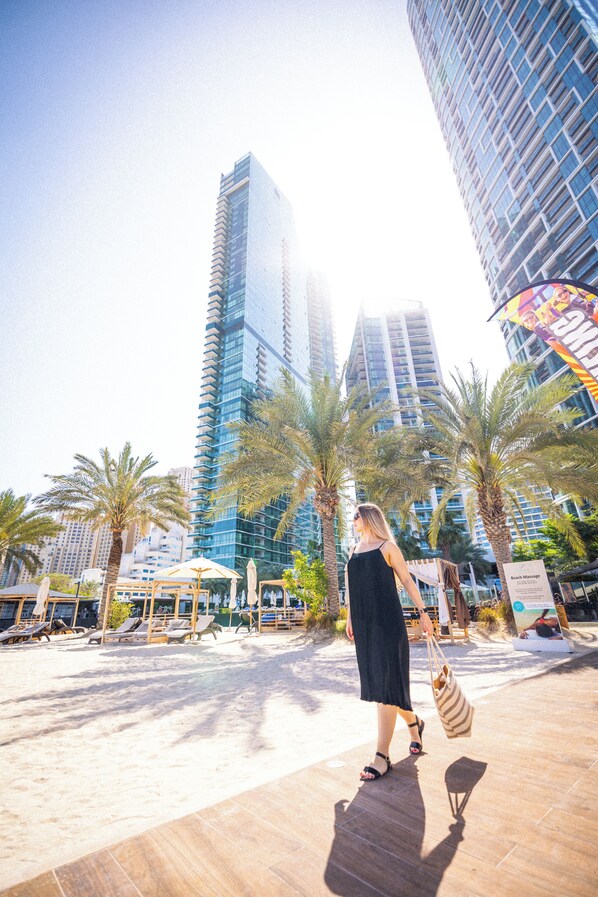 Yksityinen ranta, ilmaisia rantacabañoita, aurinkotuoleja