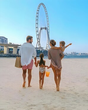 Private beach, free beach cabanas, sun-loungers, beach umbrellas - DoubleTree by Hilton Dubai - Jumeirah Beach (Dubai)