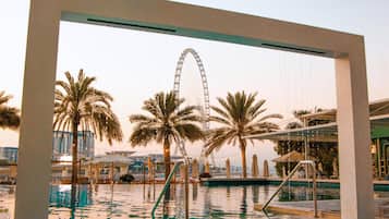 Näköala rannalle, tarjolla lounas, illallinen ja happy hour