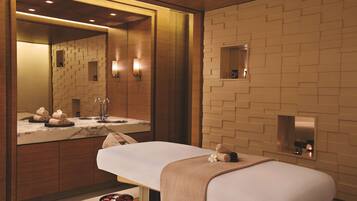 Couples treatment rooms, sauna, steam room, body treatments