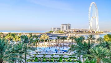 2 ulkouima-allasta avoinna 9.00–21.00, aurinkovarjoja, aurinkotuoleja