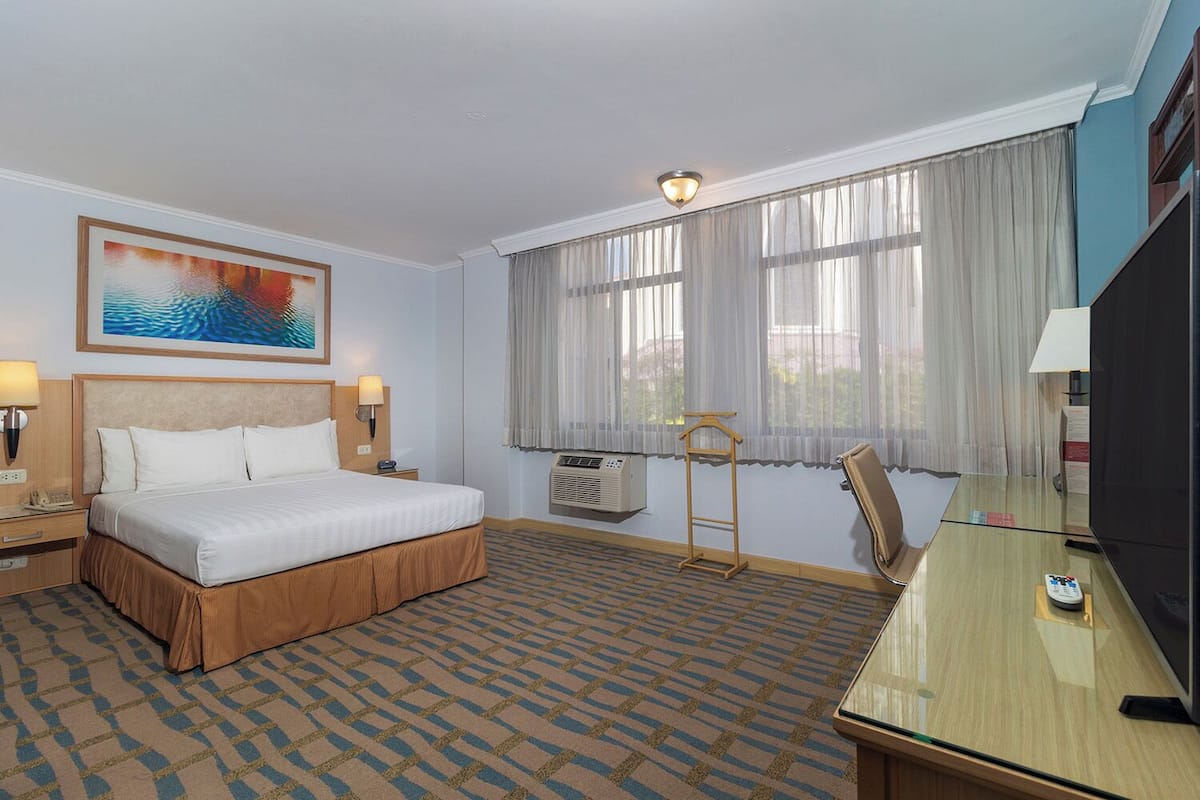 Minibar, caja fuerte, escritorio y espacio para trabajar con un portátil