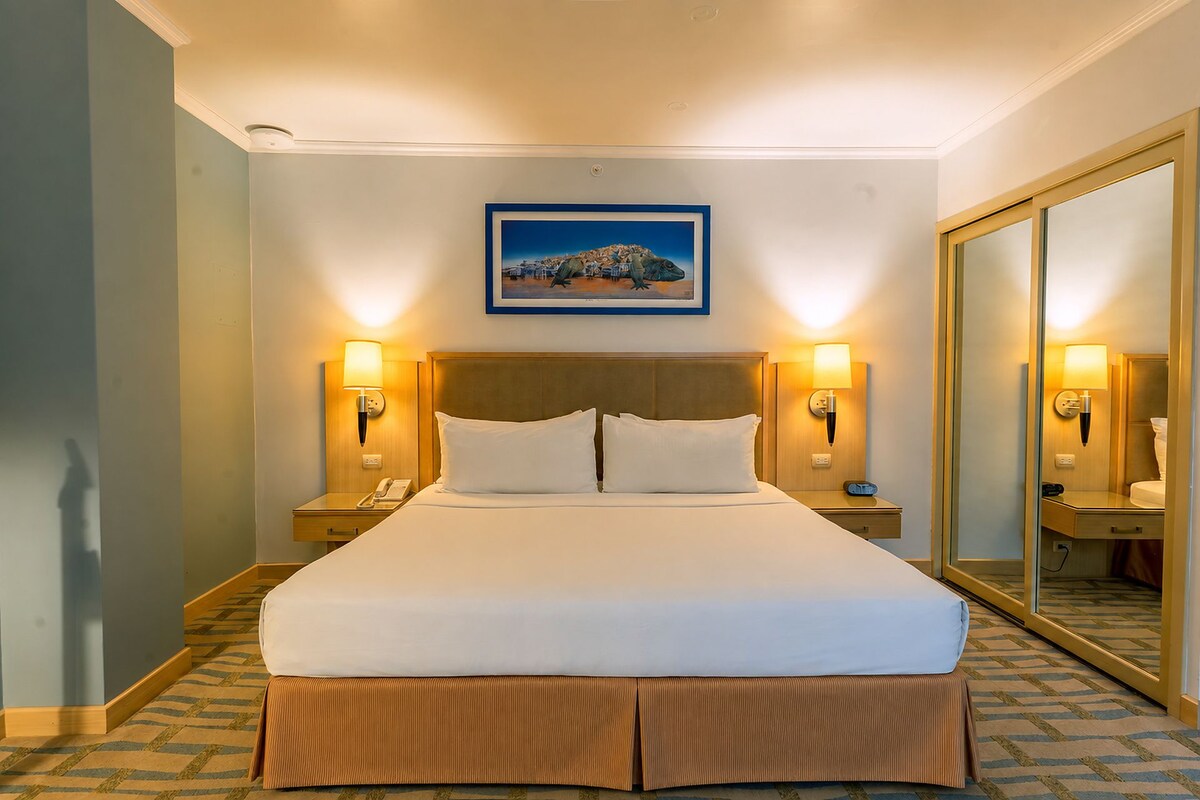 Standard Suite, 1 King Bed, Non Smoking