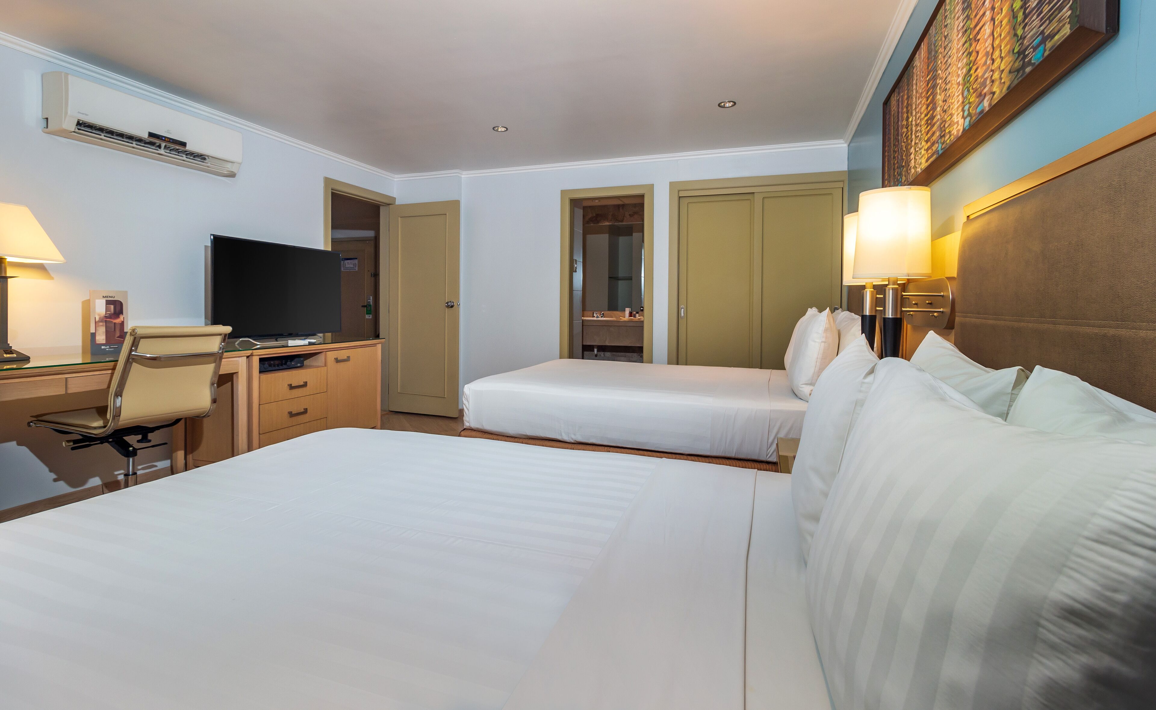 deluxe room, 2 double beds, non smoking | 1 bedroom, minibar, in-room safe, desk