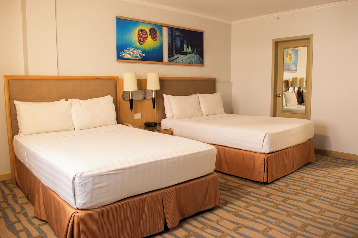 Minibar, caja fuerte, escritorio y espacio para trabajar con un portátil