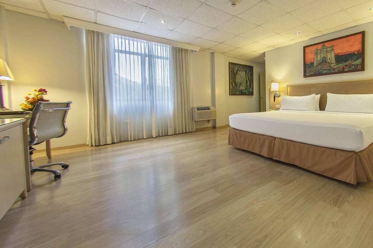 1 slaapkamer, een minibar, een kluis op de kamer, een bureau
