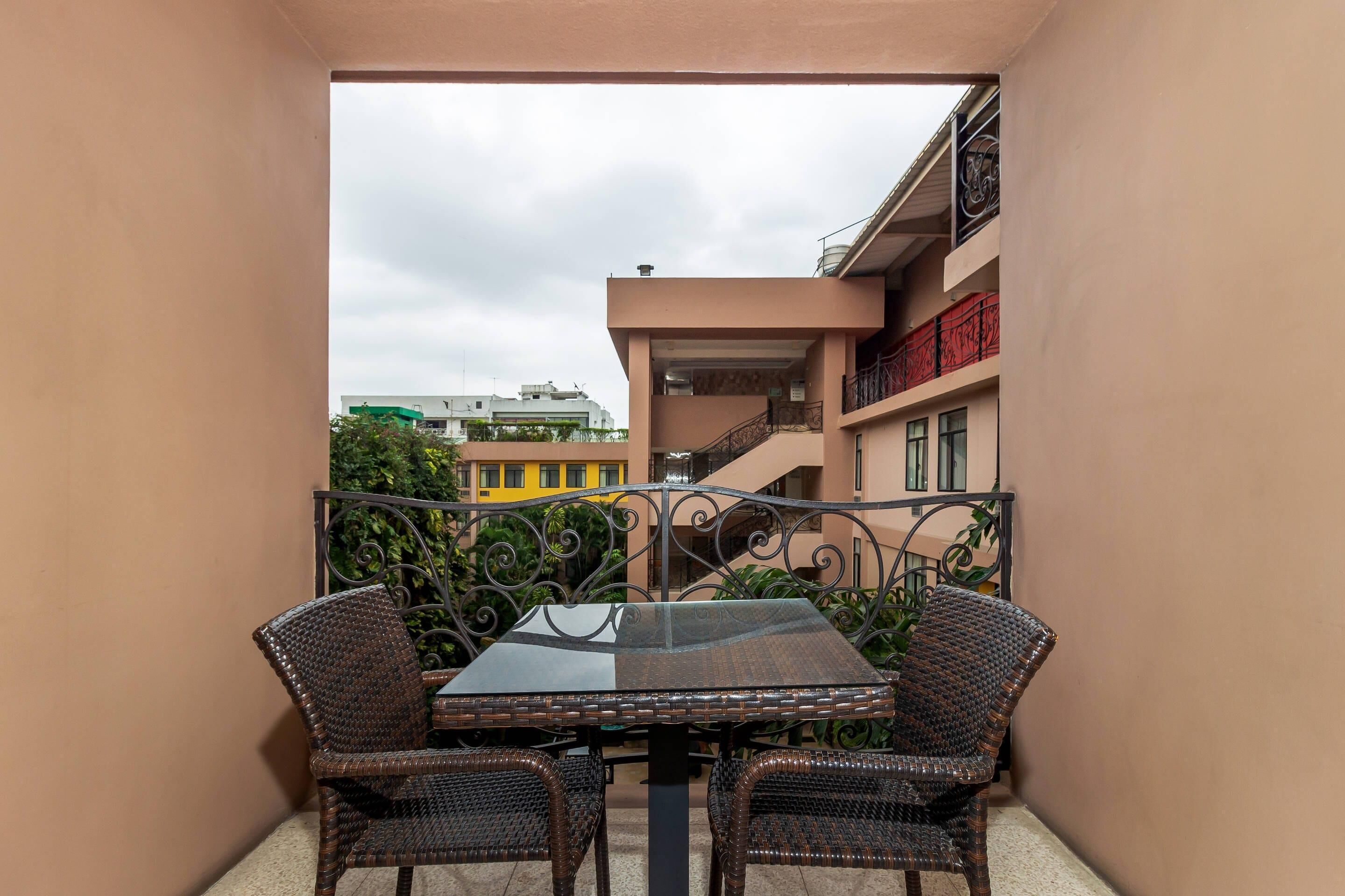 Standard Suite, 1 King Bed, Non Smoking | Minibar, in-room safe, desk, laptop workspace