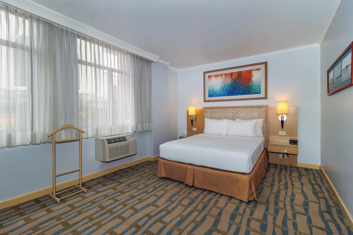 Minibar, caja fuerte, escritorio y espacio para trabajar con un portátil