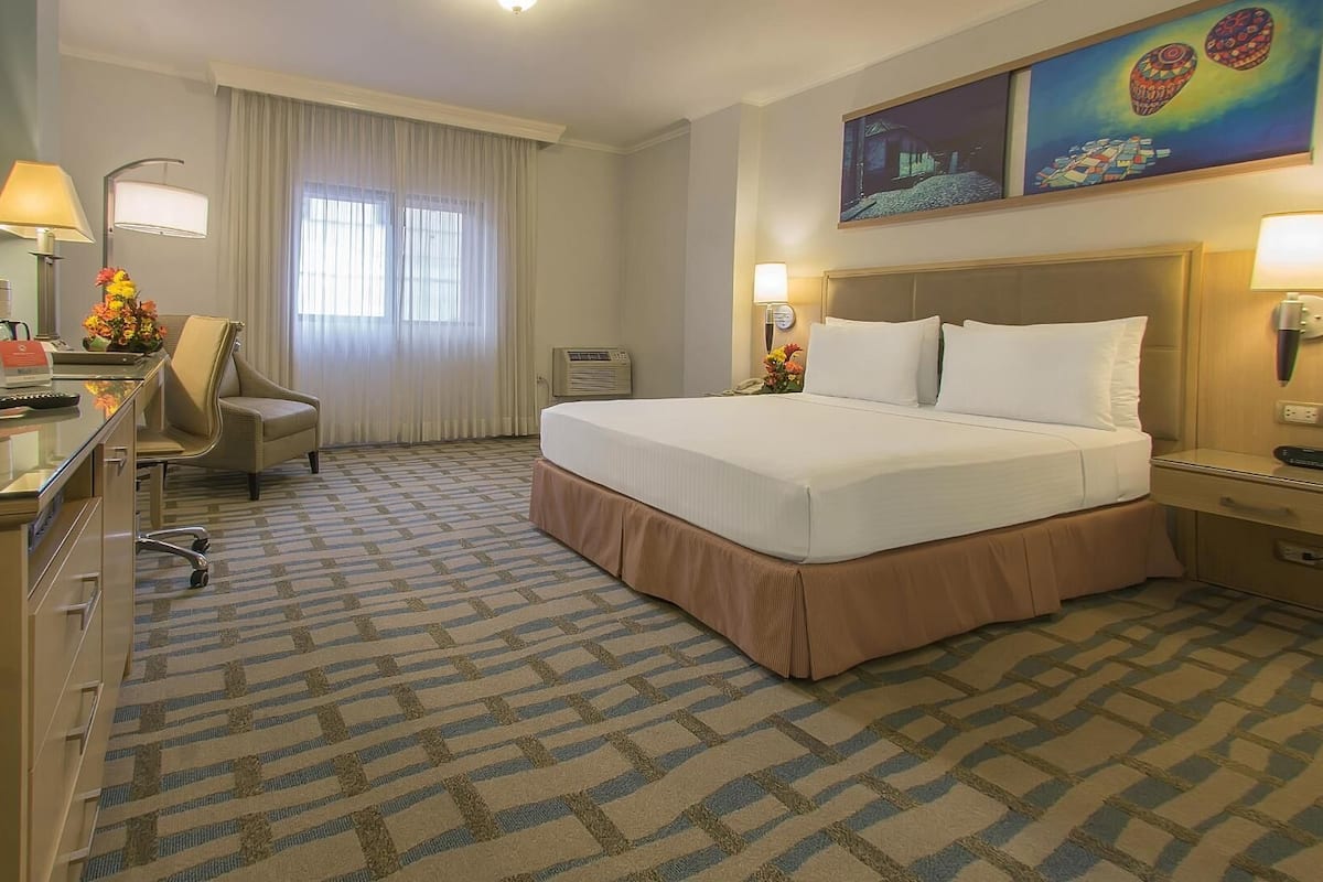 1 bedroom, minibar, in-room safe, desk