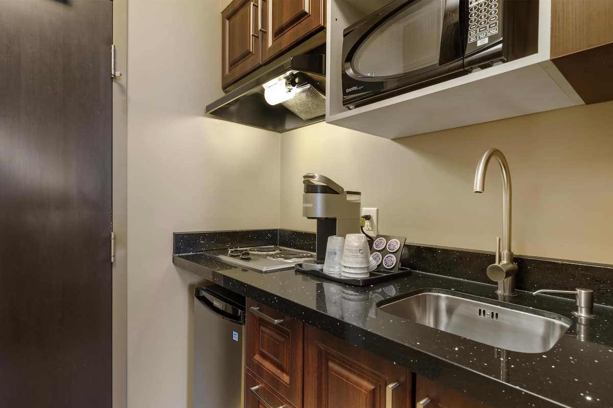 1 bedroom, in-room safe, desk, laptop workspace