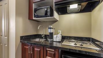 Standard Room, 1 King Bed, Non Smoking, Kitchenette | 1 bedroom, in-room safe, desk, laptop workspace