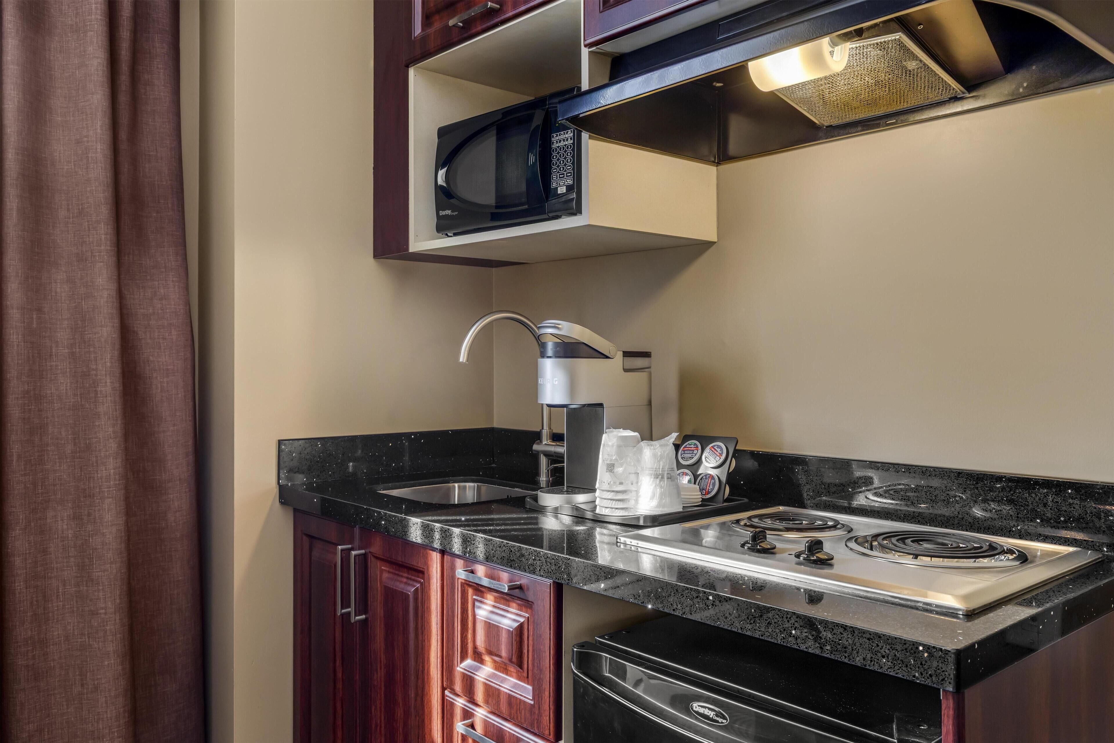 Standard Room, 1 King Bed, Accessible, Kitchenette (with Sofabed) | In-room safe, desk, laptop workspace, blackout drapes