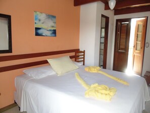 Quadruple Room | Minibar, free WiFi, bed sheets - Pousada Sol e Mar (Paraty)